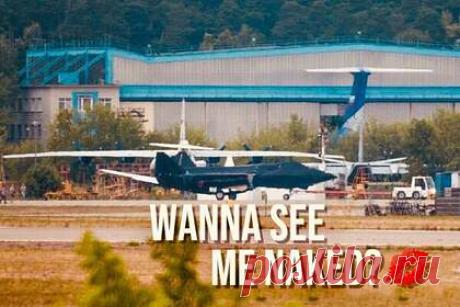 «Ростех» показал «британскую цель» российского клона американского F-35. «Ростех» опубликовал в Twitter изображение части фюзеляжа истребителя, который, предположительно, будет показан на МАКС-21. Как пишет РИА Новости, под фюзеляжем самолета находится оптико-электронная прицельная система, используемая для наведения авиационных средств поражения.