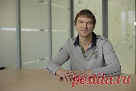 Новое интервью от Ларисы Парфентьевой ( Я ехала на интервью с Андреем Кривенко — основателем магазинов «ВкусВилл» и «Избёнка» — человеком, который получил премию «Предприниматель года-2016» по версии РБК. До этого награду получали Алишер Усманов, Сергей Галицкий и другие предприниматели, имя которых на слуху. Я зашла в офис и увидела, как кто-то тащит бутылку для кулера с одного конца этажа в другой. «Завхоз?», — подумал мозг, глядя на приближающуюся фигуру. «Нет, предприниматель года», —…