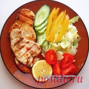 ПП меню на неделю🍴🍎🍋🍇🍉
Сохрани себе!📌
🔸 Понедельник:
1. 100 г овсяной каши полить одной столовой ложкой меда
2. Съесть любой фрукт, содержащий быстрые углеводы, к примеру, один банан
3. 200 г отварных куриных грудок + большая порция салата из овощей
4. 150 г творога с жирность не более 5% и апельсин
5. Пол-литра кефира с жирностью 1%
🔸 Вторник:
1. 200 г гречневой каши с овощами
2. Два больших яблока
3. 200 г отварной говядины + салат с овощей
4. 200 г морской рыбы + один грейпфрут
5.