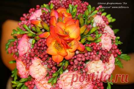 Друзья! Замечательные сегодня работы сделали наши студенты. Учеба это удовольствие и раскрепощение. Я благодарна своим ученикам за их труд, терпение и усердие - их работы делают меня счастливой!