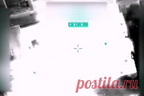 Опубликовано видео унесшего жизни ошибочного удара США по автомобилю в Кабуле. Издание The New York Times опубликовало видео авиаудара ВВС США по автомобилю в Кабуле, который унес жизни гражданского населения. Инцидент произошел 29 августа 2021 года. По данным телеканала Al Jazeera, в результате авиаудара погибли 12 человек, находившихся рядом с машиной, в том числе семеро детей.