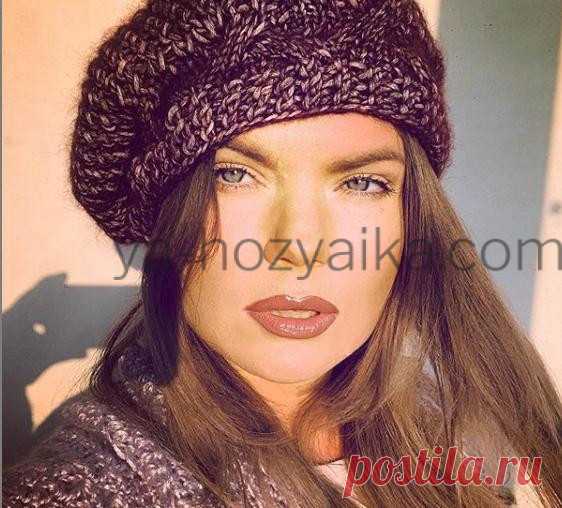 Модный берет спицами видео.