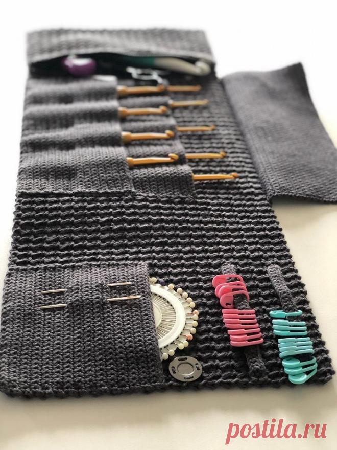 Органайзер для вязания крючком. 
 
  Вязаный, для вязания же. Хороший рукодельный подарок подруге. 