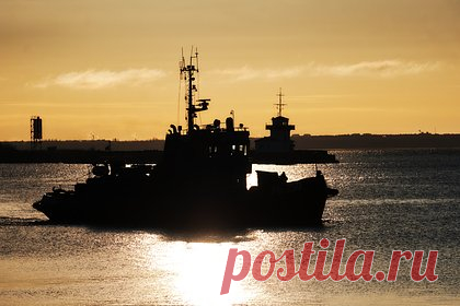 В Петербурге затонул морской буксир