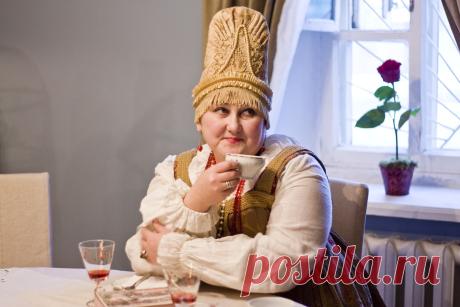 В образе Коломенской пастильницы (персонаж из романа И.И.Лажечникова "Ледяной дом!) Нина Николаевна Лапина. 24.01.2009 г. Открытие музея Коломенской пастилы