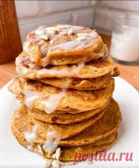 Пост на стене МОРКОВНО-ТВОРОЖНЫЕ ПАНКЕЙКИКБЖУ на 100гр: 164/14/4/18🥞Большая морковь-1шт🥞Творог-180гр🥞Яйца-2шт🥞Мука рисовая-60гр🥞Банан-1шт🥞Сода-1/4чл✅Отправить все ингредиенты в блендер и измельчить✅Испечь на антипригарной сковороде с 2-х сторон