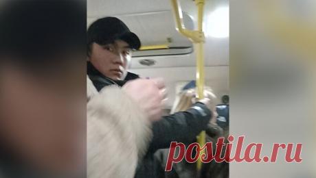 В Петербурге мужчину азиатской внешности заподозрили в приставаниях к женщинам в маршрутке. В Петербурге ищут мужчину, подозреваемого в приставаниях к женщинам в общественном транспорте. Об этом сообщает ГСУ СК РФ по городу. По информации Telegram-канала &quot;Наше Янино - Канал&quot;, инцидент произошел в маршрутке, следовавшей ...