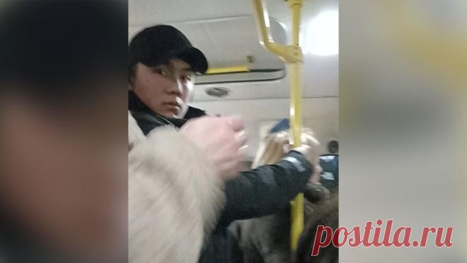 В Петербурге мужчину азиатской внешности заподозрили в приставаниях к женщинам в маршрутке. В Петербурге ищут мужчину, подозреваемого в приставаниях к женщинам в общественном транспорте. Об этом сообщает ГСУ СК РФ по городу. По информации Telegram-канала "Наше Янино - Канал", инцидент произошел в маршрутке, следовавшей ...