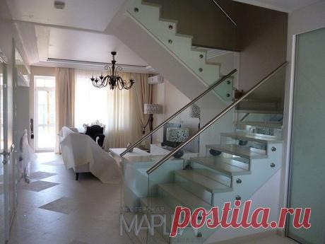 Лестницы, ограждения, перила из стекла, дерева, металла Маршаг – Ограждение стеклянное с поручнем