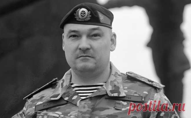 «Коммерсантъ» узнал обстоятельства гибели замглавкома ВМФ Гудкова. Гудков погиб после поражения передового командного пункта в Курской области, утверждает источник «Коммерсанта». Минобороны сообщало, что замглавкома ВМФ погиб во время боевой работы в одном из приграничных районов