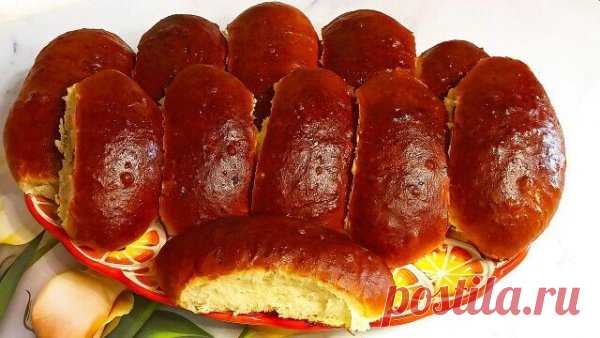 Пирожки с мясом и рисом
Для теста: 500 г пшеничной муки, 10 г сухих дрожжей, 60 г сахара, 1 чайная ложка соли, 250 мл молока, 90 мл растительного масла, 2 яйца.
Для начинки: 400 г говяжьего фарша, 1 луковица, 250 г отварного риса, соль, перец по вкусу.
Для смазывания пирожков: 1 яйцо, 2 столовые ложки молока.
В теплом молоке развести дрожжи с сахаром, перемешать и оставить на 20 минут.
Затем добавить яйца, растительное масло и соль, перемешать. Понемногу ввести просеянную ...