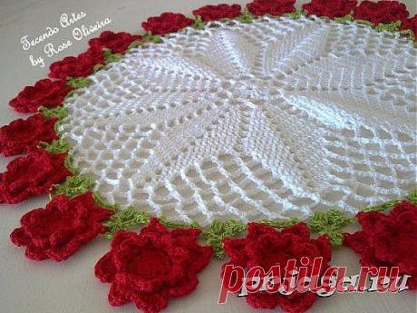 Салфетка крючком с красными розами
