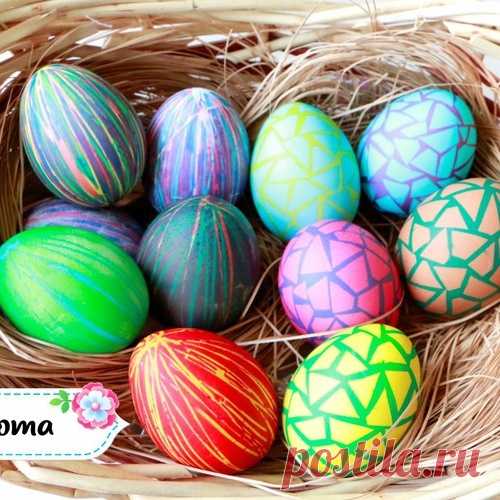 Видео мастер-класс: два необычных способа покрасить пасхальные яйца