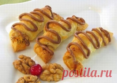 Слоеные рогалики с орехами