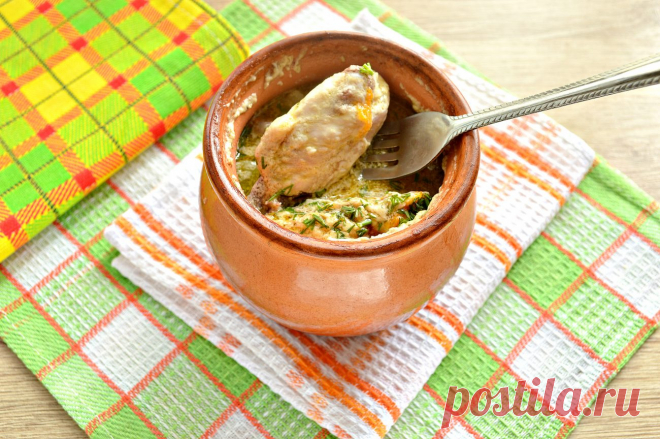 Куриные крылышки в горшочке с картофелем
