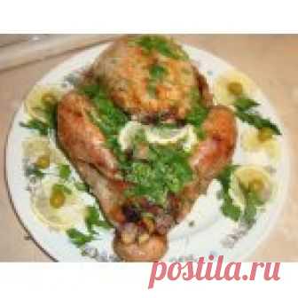 Индейка, фаршированная яблоками, черносливом и брусникой Кулинарный рецепт