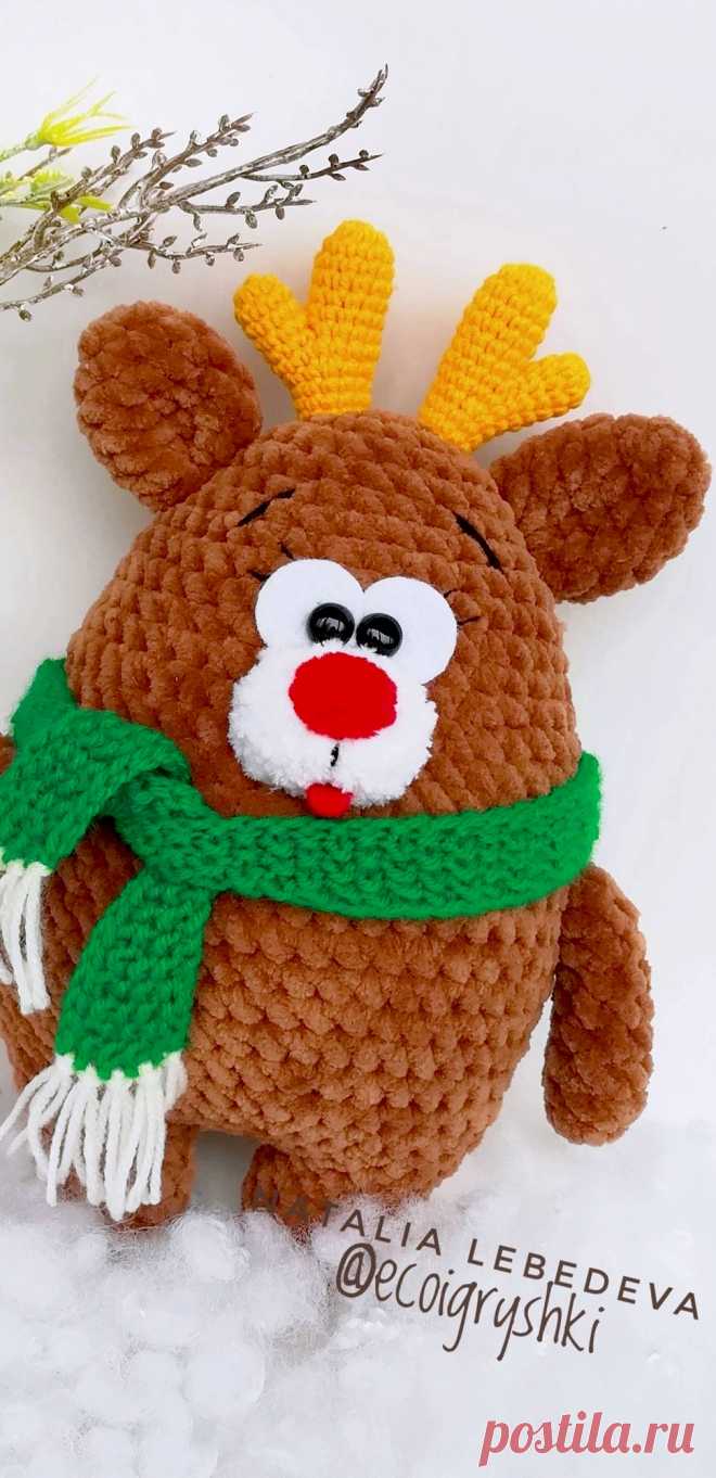 PDF Олень Толстячок крючком. FREE crochet pattern; Аmigurumi animal patterns. Амигуруми схемы и описания на русском. Вязаные игрушки и поделки своими руками #amimore - плюшевый олень к Новому году, новогодний оленёнок из плюшевой пряжи.