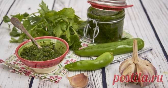 Аджика из петрушки — необыкновенно вкусная и очень пикантная приправа к любому блюду