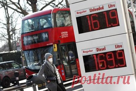 Европа нашла замену российскому дизелю. Кувейт планирует увеличить экспорт дизельного топлива в Европу в этом году в пять раз. Это поможет ЕС скомпенсировать снижение поставок из России. Ближневосточная страна рассчитывает нарастить поставки до 2,5 миллионов тонн, до 50 тысяч баррелей в день. Кувейт также хочет удвоить продажи авиационного топлива.