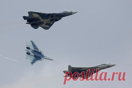 Полковник раскрыл секрет незаметности российского истребителя Су-57. Благодаря наличию особого сенсорного «костюма» российский истребитель Су-57 способен оставаться незамеченным на поле боя и выводить из строя системы противовоздушной обороны противника (ПВО). Об этом «Ленте.ру» рассказал военный эксперт, директор Музея войск ПВО, полковник в отставке Юрий Кнутов.