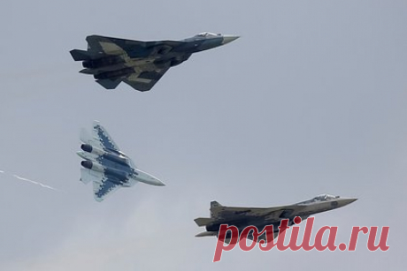 Полковник раскрыл секрет незаметности российского истребителя Су-57. Благодаря наличию особого сенсорного «костюма» российский истребитель Су-57 способен оставаться незамеченным на поле боя и выводить из строя системы противовоздушной обороны противника (ПВО). Об этом «Ленте.ру» рассказал военный эксперт, директор Музея войск ПВО, полковник в отставке Юрий Кнутов.