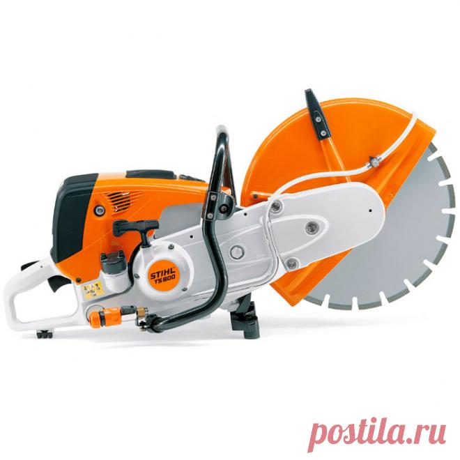 Универсальное абразивно-отрезное устройство TS 800 предназначено для отрезных кругов диаметром 400 мм. Уменьшенный вес благодаря магниевому защитному кожуху, глубина реза до 145 мм. Прекрасно подходит для использования на тележке FW 20. С декомпрессионным клапаном и пусковым устройством STIHL ElastoStart для облегченного запуска, а также с долговечным воздушным фильтром для увеличенного срока службы.