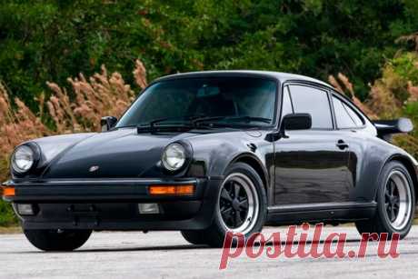 1986 PORSCHE 930 TURBO
6-цилиндровый двигатель объемом 3,3 л с турбонаддувом 282 л. с.
4-ступенчатая механическая коробка передач
Цена $129,250