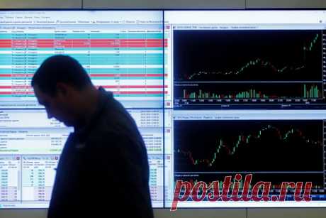 Мосбиржа открылась падением рынка. Торговая сессия 24 декабря открылась на Московской бирже падением рынка. На момент публикации значение индекса Московской биржи равнялось 3691,77 пункта. Лидерами роста стали сама Московская биржа (плюс 2,15 процента), депозитарные расписки на акции транспортной компании Globaltrans Investment (плюс 1,66 процента).