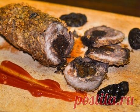 Мясной рулет с черносливом