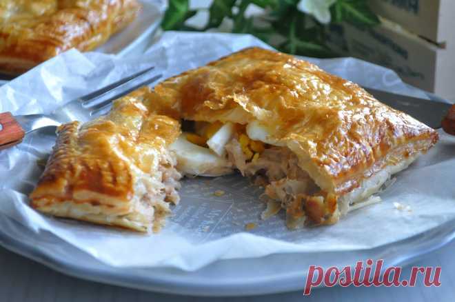 Бурекасы (пирожки) из слоеного теста с рыбной | | Кухня Кухня Сегодня предлагаю рецепт приготовления бурекасов с интересной начинкой из сардин и оливок. Такая начинка действительно сочная и вкусная, а в сочетании со слоеным тестом является отличной закуской или