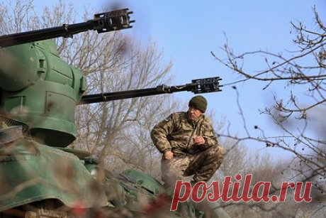 В США назвали сроки возможного нового контрнаступления ВСУ. Киев может использовать 2024 год для защиты и восстановления Вооруженных сил Украины (ВСУ), а в 2025 году начать новую попытку контрнаступления, сообщили журналисты The New York Times со ссылкой на командующего объединенными силами НАТО в Европе, американского генерала Кристофера Каволи.