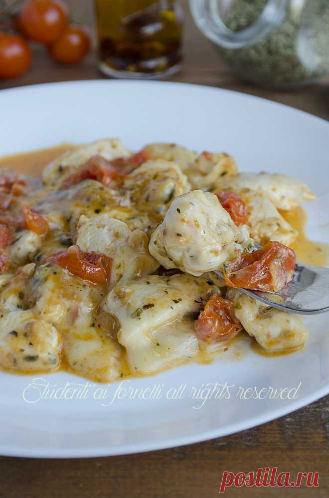 Pollo con pomodorini e scamorza alla pizzaiola veloce, ricetta