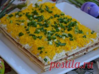 Маневицька кулінарія: волонтер розповів як приготувати салат з крекерами Волонтер маневицької громадської організації «Довіра» Андрій Максимчук, поділився рецептом приготування салату з крекерами