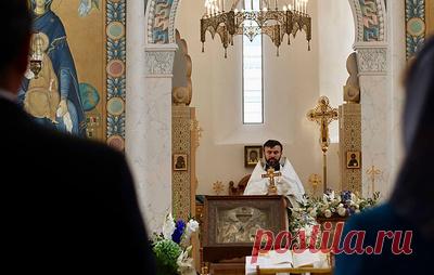 В Париже почтили память жертв трагедии в школе Беслана. Панихида прошла в Свято-Троицком кафедральном соборе