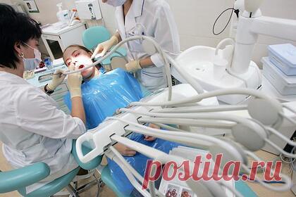 Стоматолог назвала способ сэкономить на лечении зубов. Главный врач стоматологической клиники Наталия Кадькалова назвала способ сэкономить на лечении зубов. По словам эксперта, в первую очередь, необходимо своевременно заниматься профилактикой здоровья полости рта. При этом врач отметила, что следует обращаться в хорошую клинику, чтобы потом не пришлось переплачивать.