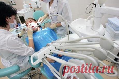 Стоматолог назвала способ сэкономить на лечении зубов. Главный врач стоматологической клиники Наталия Кадькалова назвала способ сэкономить на лечении зубов. По словам эксперта, в первую очередь, необходимо своевременно заниматься профилактикой здоровья полости рта. При этом врач отметила, что следует обращаться в хорошую клинику, чтобы потом не пришлось переплачивать.