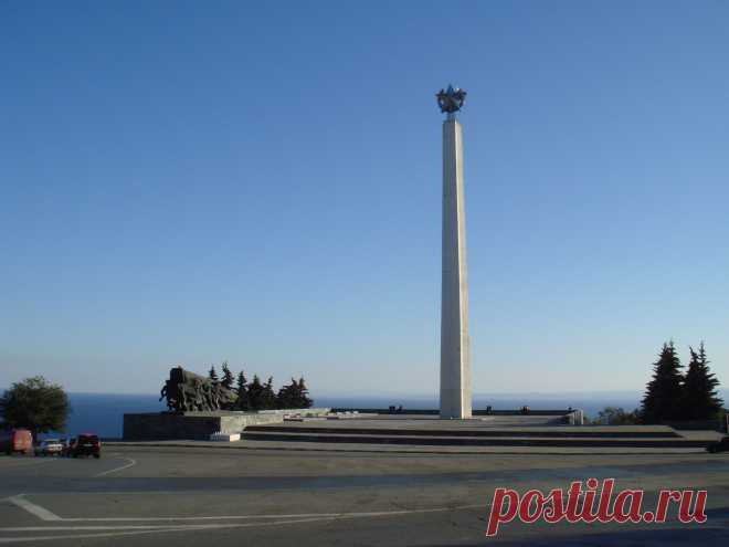 Ульяновск. Мемориал воинам-ульяновцам на западном берегу Волги.