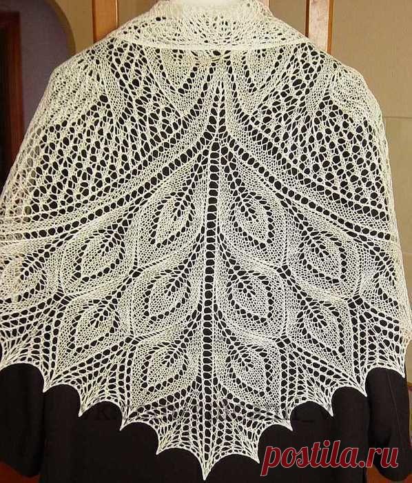 *ТРЕУГОЛЬНЫЙ ВАРИАНТ ШАЛИ HANNELORE*