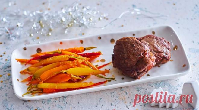 Мандариновая морковь - ПУТЕШЕСТВУЙ ПО САЙТУ. Прекрасный гарнир к любому мясу – полезный, легкий и нарядный. Впрочем, на праздничном столе такая мандариновая морковь может стать и оригинальной закуской – на ваше усмотрение. ИНГРЕДИЕНТЫ 800 г красивой некрупной моркови с хвостиками 3 мандарина 2 лимона 1 ст. л. оливкового масла 1 ст. л. сливочного масла соль, свежемолотый …