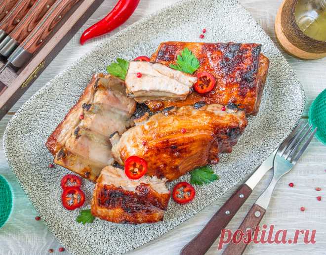 Свиные ребрышки в кисло-сладкой глазури на Вкусном Блоге Начнем неделю с тяжелой артиллерии. Томленые в духовке свиные ребрышки, да в кисло-сладкой азиатской глазури – это же просто сказка! В рецепте я предлагаю провести предварительную просолку мяса в растворе соли. Это необходимо для того, чтобы ребра 1) были равномерно и хорошо просолены и 2) имели правильную текстуру в приготовленном…