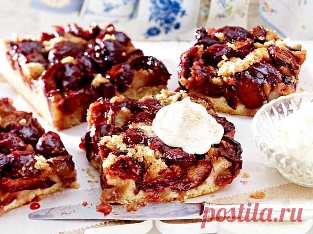 Pflaumenkuchen vom Blech Rezept  | LECKER Unser beliebtes Rezept für Pflaumenkuchen vom Blech und mehr als 65.000 weitere kostenlose Rezepte auf LECKER.de.