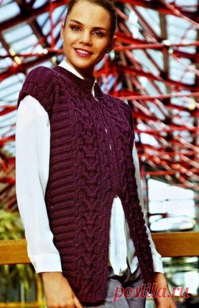 Жилет с косами и застежкой 