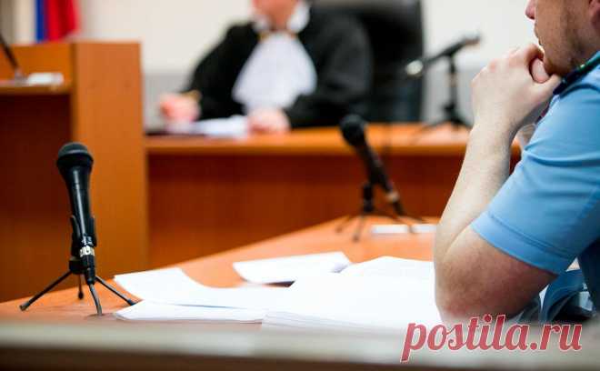 Суд не увидел унижения чести и достоинства в словах «мошенник» и «хохол». Продавец автомобилей не смог взыскать в суде компенсацию с автора телеграм-канала, который обвинил его в продаже машины с недостоверным пробегом и использовал в публикации слова «мошенник» и «хохол», сообщает «РИА Новости» со ссылкой на судебные материалы.