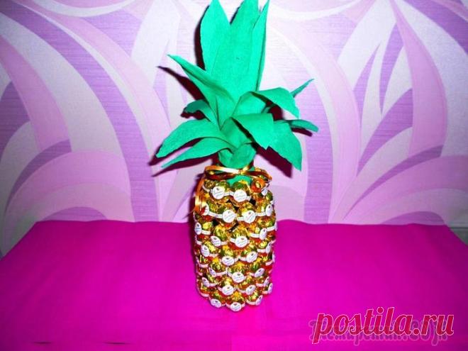 Ананас из конфет и шампанского. Подарок на новый год.