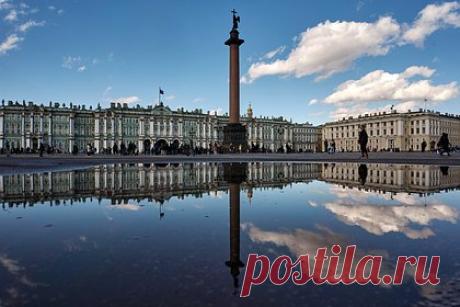 Пилот объяснил значение введенного в Санкт-Петербурге плана «Ковер». Если в небе появляются какие-то неопознанные летающие объекты, например дроны, то в связи с современной обстановкой воздушное пространство закрывается, рассказал российский пилот и специалист по безопасности полетов Александр Романов. Он также объяснил «Ленте.ру», что означает план «Ковер», введенный в небе Питера.