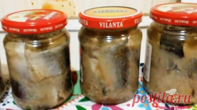 ДОМАШНИЕ КОНСЕРВЫ ИЗ СЕЛЕДКИ БЕЗ ДУХОВКИ И АВТОКЛАВА Такие консервы в магазине не купишь никогда, а домашняя вкусная очень и очень Косточка легко отделяется, рыбка получается сочной и безумно вкусной!