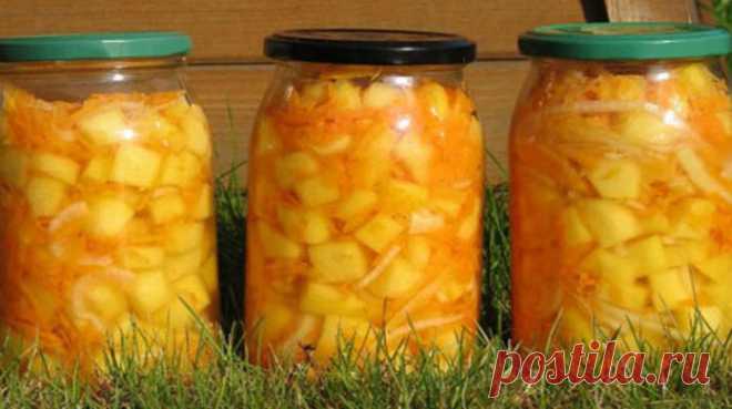 Маринованные кабачки с морковью, луком и чесноком 
Маринованные кабачки с морковью, луком и чесноком — это острая заготовка на зиму, где кабачки получаются ну-очень хрустящими. Я бы сказала, что кабачки преображаются до неузнаваемости. Рецепт этой заготовки по своему уникальный и интересный...
