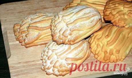 Печенье песочное через мясорубку 
https://povar.ru/recipes/pechene_pesochnoe_cherez_myasorubku-17611.html

Печенье песочное через мясорубку - пошаговый кулинарный рецепт на Повар.ру
Это великолепное лакомство - беспроигрышный вариант для любого случая!!! Готовится такое печенье невероятно легко, а вкус у него настолько потрясающий, что никто не сможет отказаться.