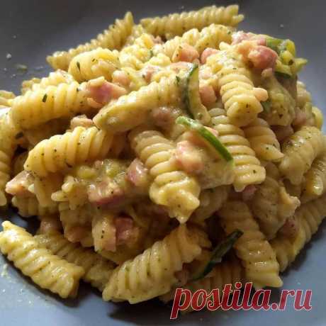 Фузилли с соусом из цуккини