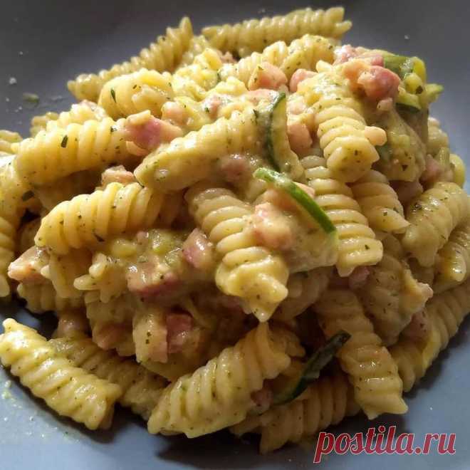 Фузилли с соусом из цуккини